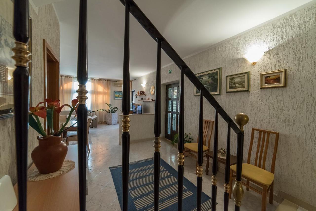 Holiday Nest Дубровник Экстерьер фото